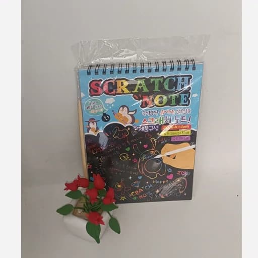 دفترچه یادداشت زغالی اسکراچ سایز 20 در 14 سانت ( دارای صفحه های سیاه که با قلم چوبی رنگهای زیرش مشخص میشه ) — تصویر ۲
