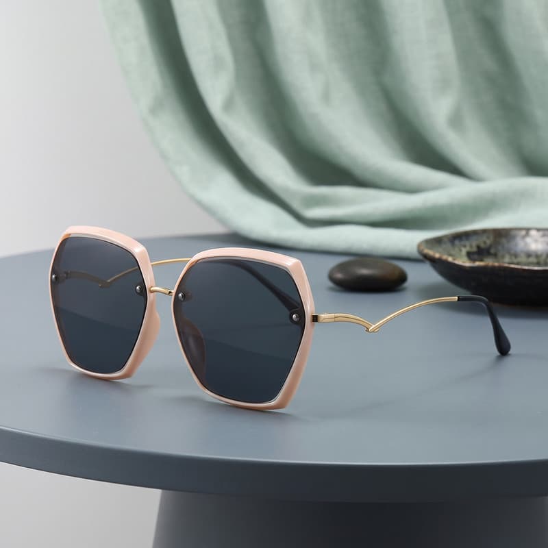 عینک آفتابی زنانه مدل 2206T19 Polarized — تصویر ۵
