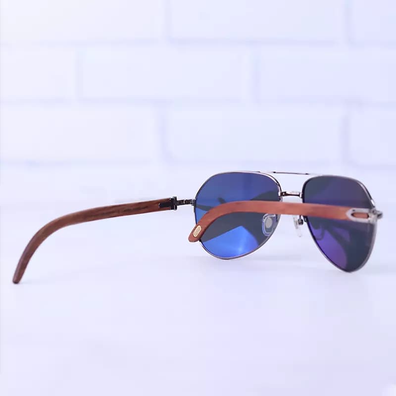 عینک آفتابی کارتیر مردانه فریم خلبانی دسته چوبی T 8200769/1 — تصویر ۴