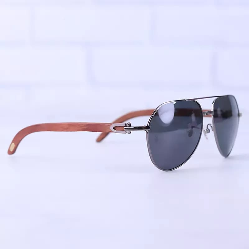 عینک آفتابی کارتیر مردانه فریم خلبانی دسته چوبی T 8200769/1 — تصویر ۵