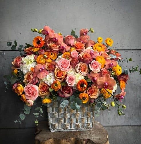 چطور می‌توانم گل روز زن برای همسرم سفارش دهم؟