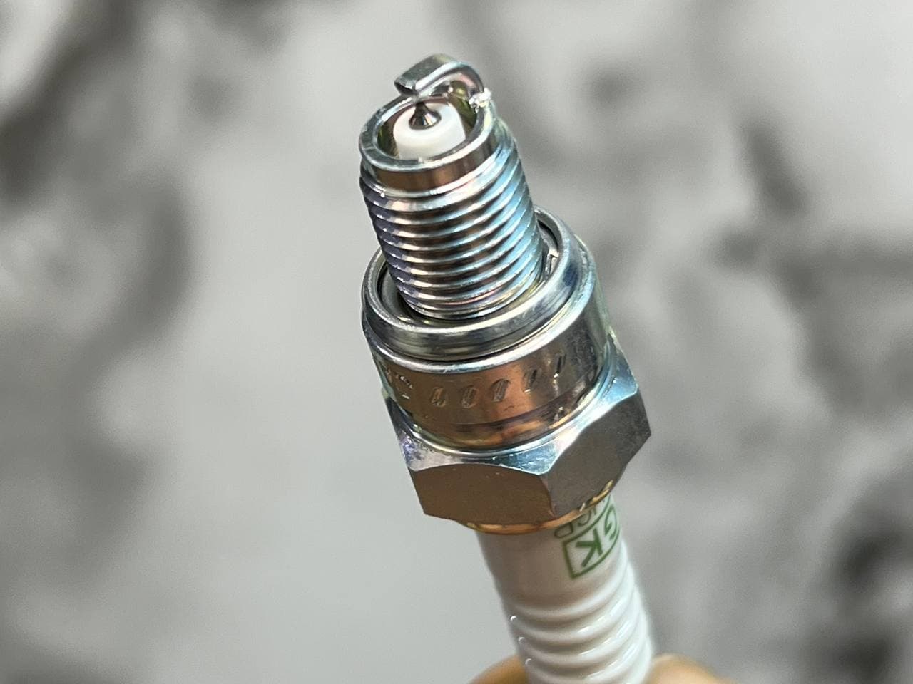 شمع موتور سیکلت پایه کوتاه سوزنی NGK G-POWR CR7HGP 3595 — تصویر ۳