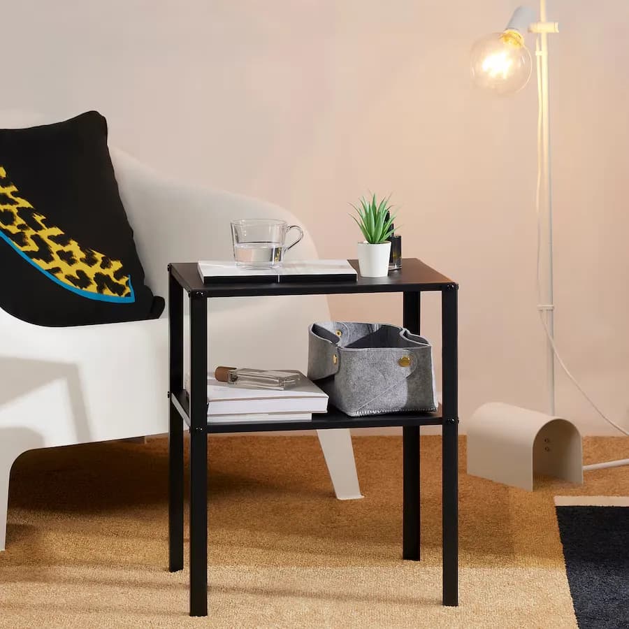 میز کنار تخت مشکی ایکیا سایز 42×34 مدل KNARREVIK — تصویر ۲