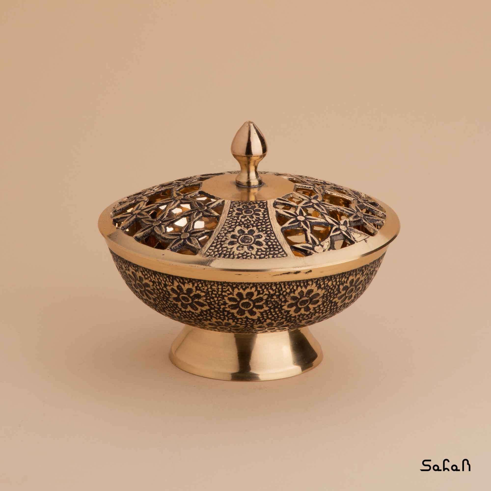 شکلات خوری برنجی طلایی مدل مشبک ستاره