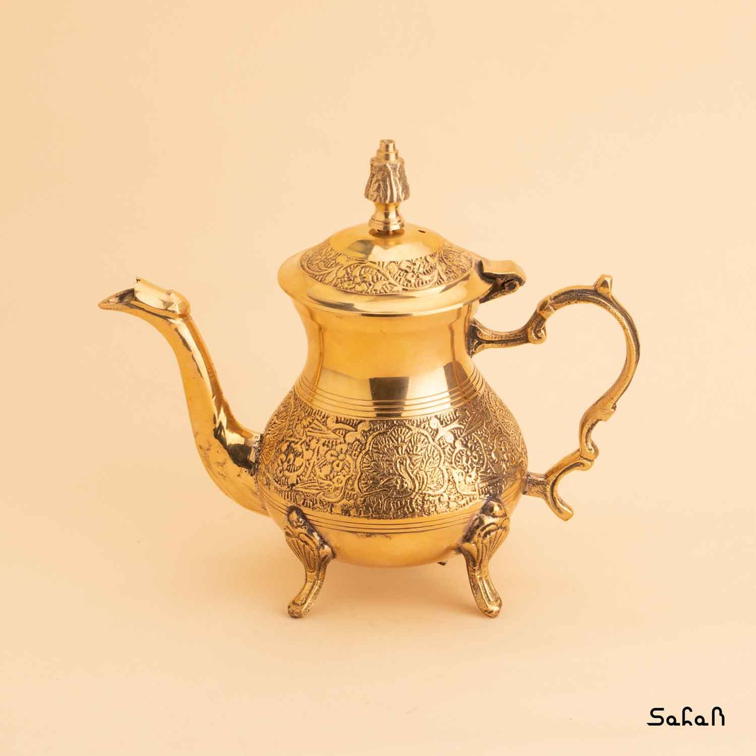 قوری پایه دار برنجی طلایی طرح طاووس سایز 1