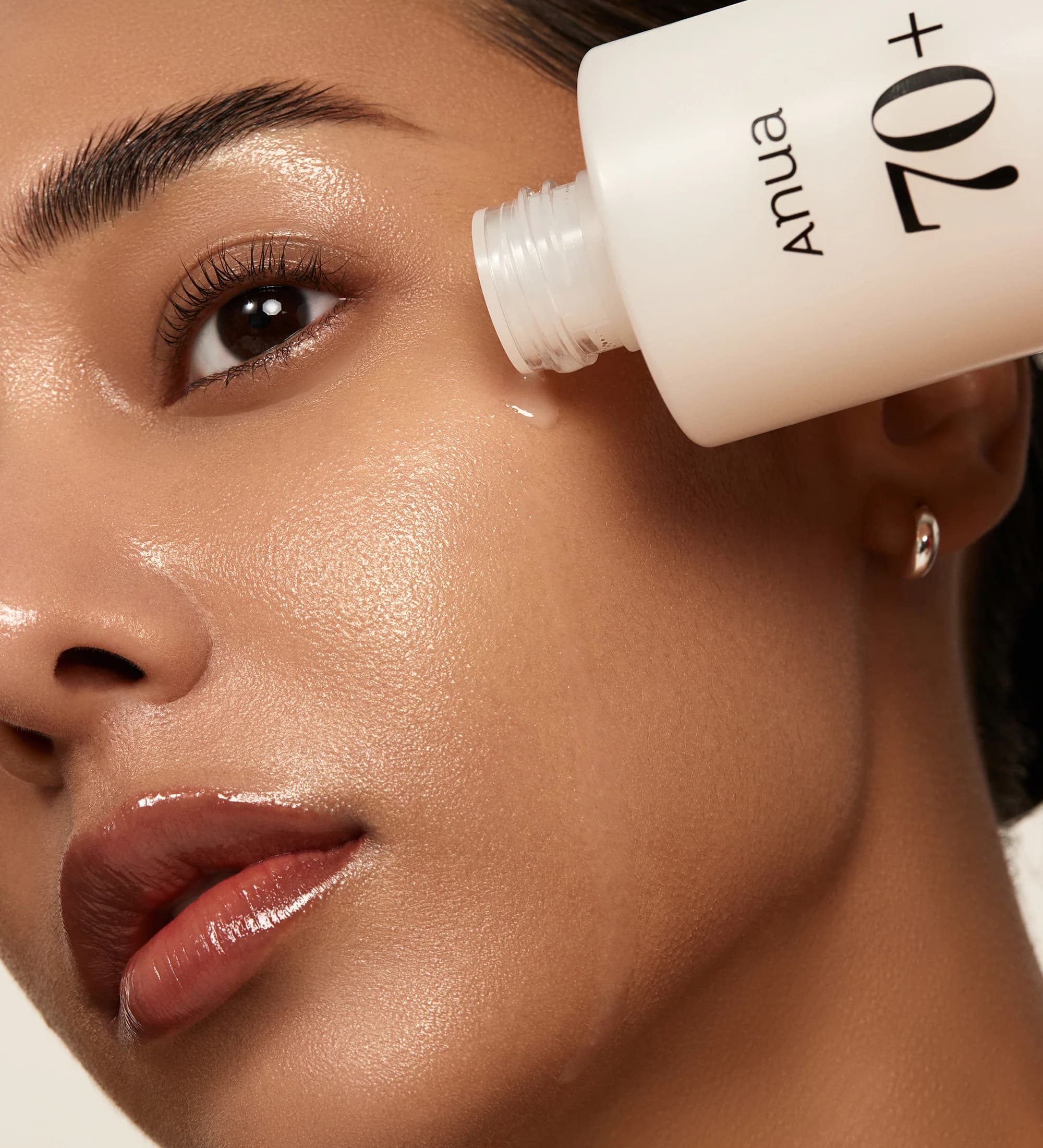 تونر آبرسان و روشنکننده برنج و سرامید آنوا مدل Rice 70 Glow MILKY Toner حجم 250 میلیلیتر — تصویر ۲