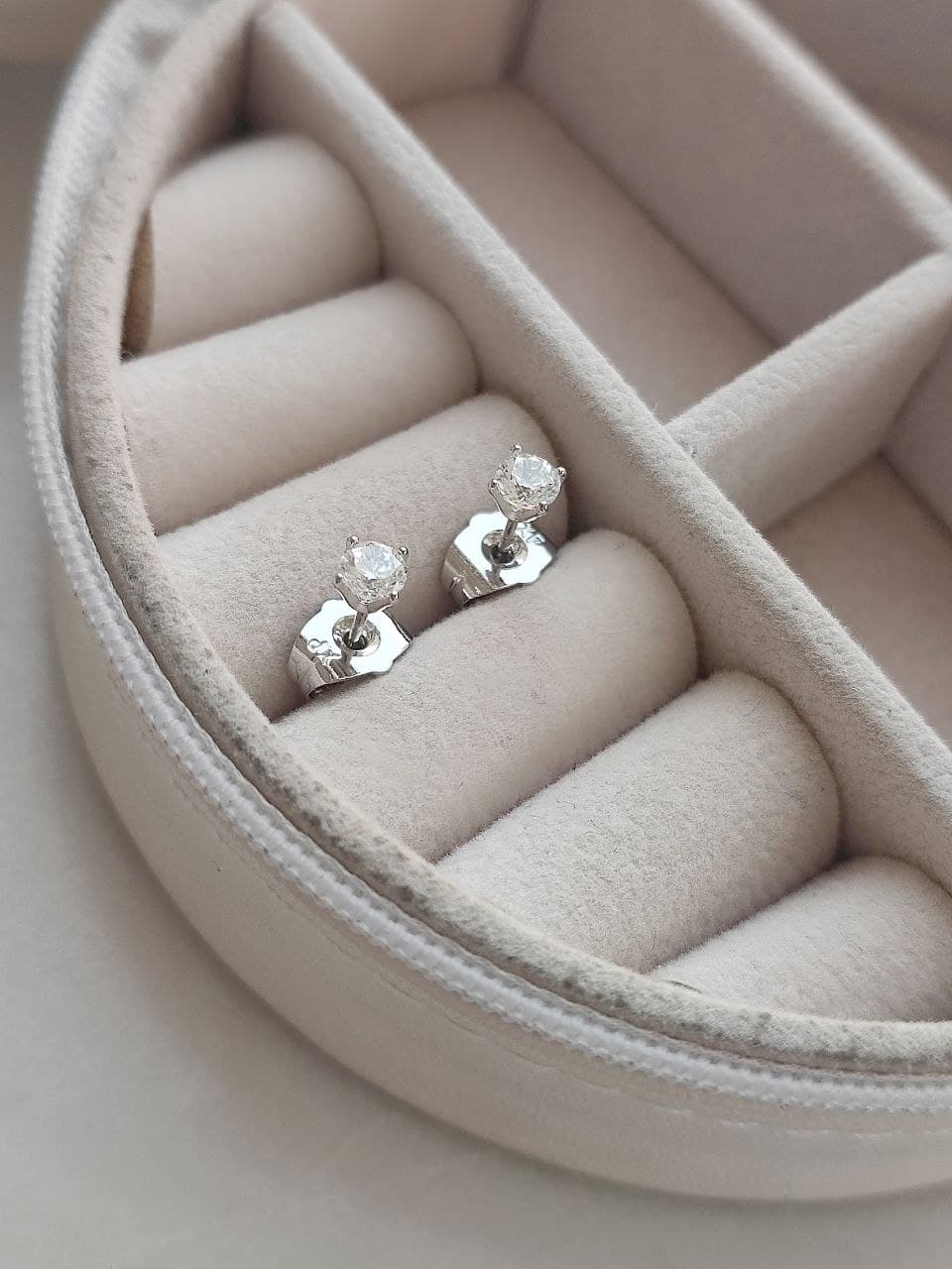 گوشواره میخی نگین دار مارک ژوپینگ نقره ای رنگ ثابت ضد حساسیت کد 1616384