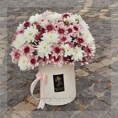 گلفروشی نزدیک فروشگاه کوچه — تصویر ۲