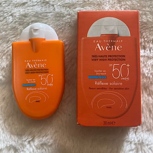 کرم ضدآفتاب اون رفلکس سولار بدون رنگ Avène Reflexe solaire 50 spfحجم 30میل (اصلی)