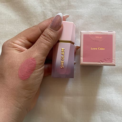 رژگونه مایع شیگلم مدل لاو کیک Love Cake ا SHEGLAM Love Cake Liquid Blushحجم5.2میل