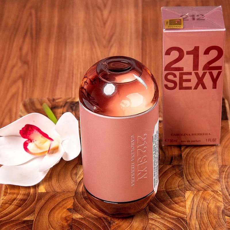 عطر 212 زنانه کارولینا هررا 212 (تستر اورجینال اروپایی) — تصویر ۶