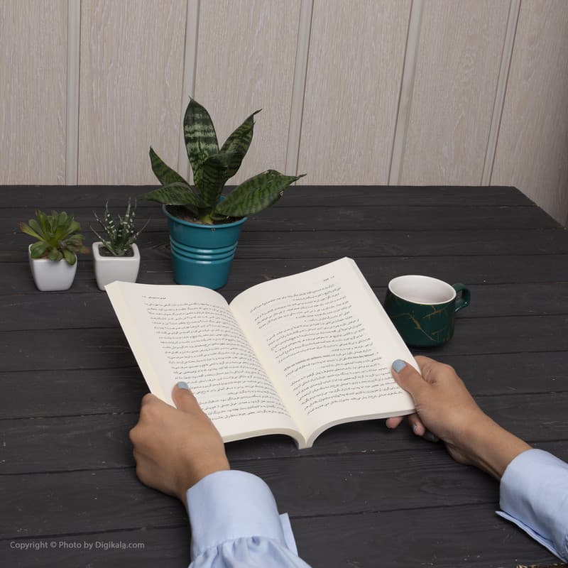 کتاب قمارباز اثر فیودور داستایوسکی نشر چشمه — تصویر ۶