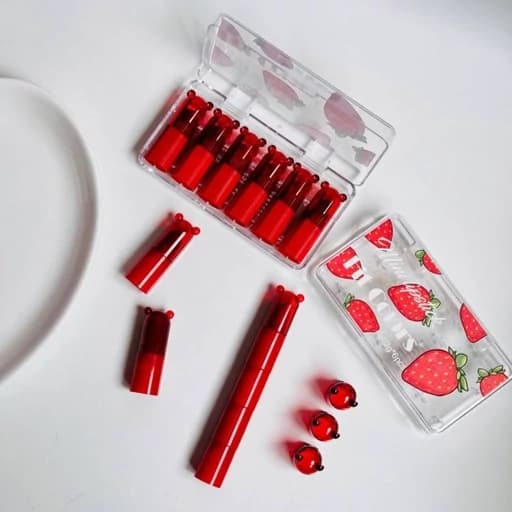 رژ لب مینی طرح توت فرنگی خرسی تدی فانتزی کیوت رنگای کاربردی باکیفیت — تصویر ۲
