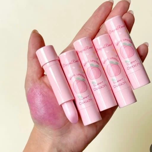 بالم لب هلویی پینترستی کیوت فانتزی صورتی مرطوب کننده لب ها رایحه هلو خوشبو مناسب کادو هدیه — تصویر ۴