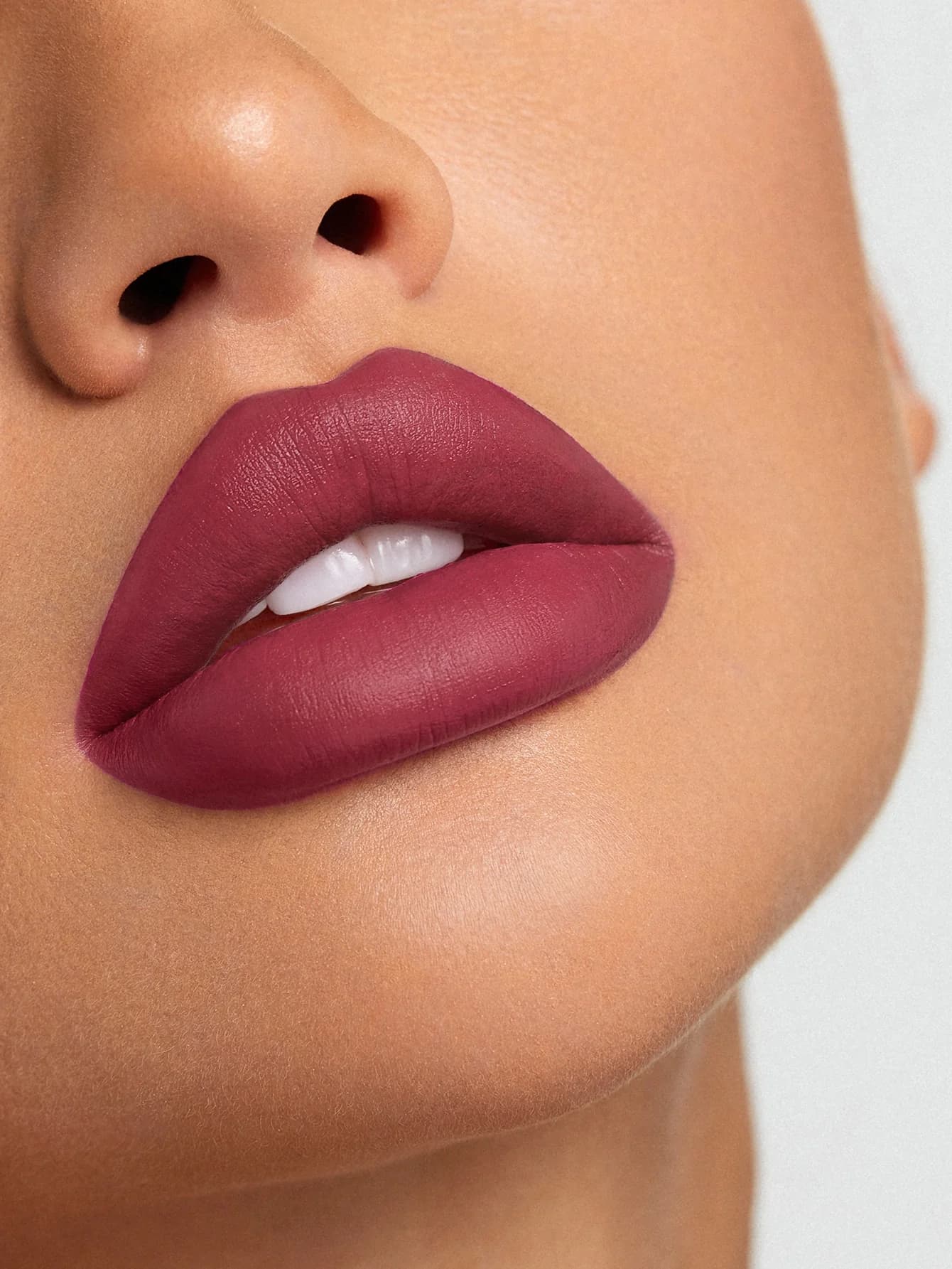 رژ جامد مات شیگلم Sheglam سری Matte Allure رنگ Rendevous — تصویر ۲