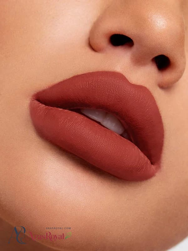 رژ جامد مات شیگلم Sheglam سری Matte Allure رنگ Love Language — تصویر ۴