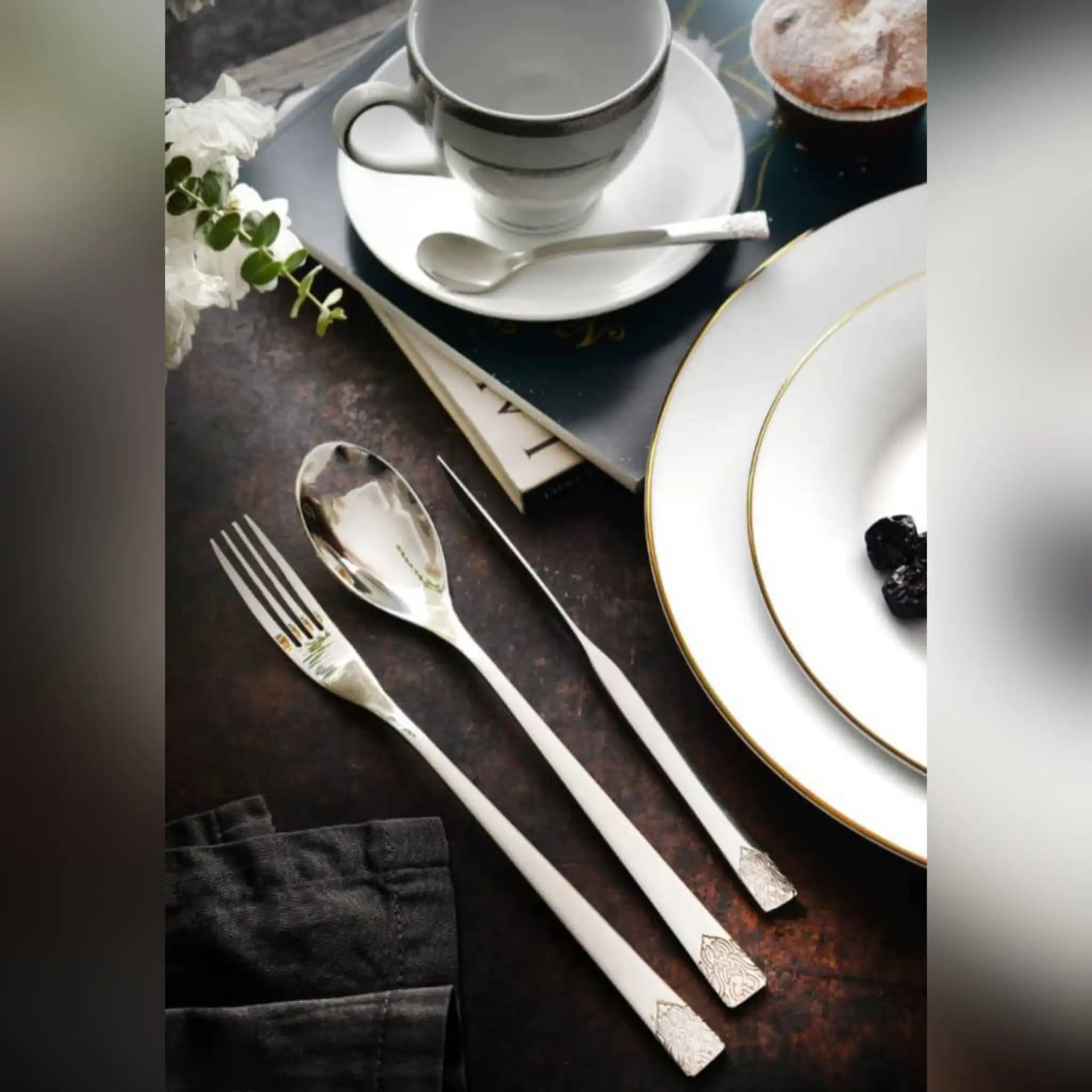 سرویس قاشق چنگال 30 نفره بارونیا مدل 685g — تصویر ۲