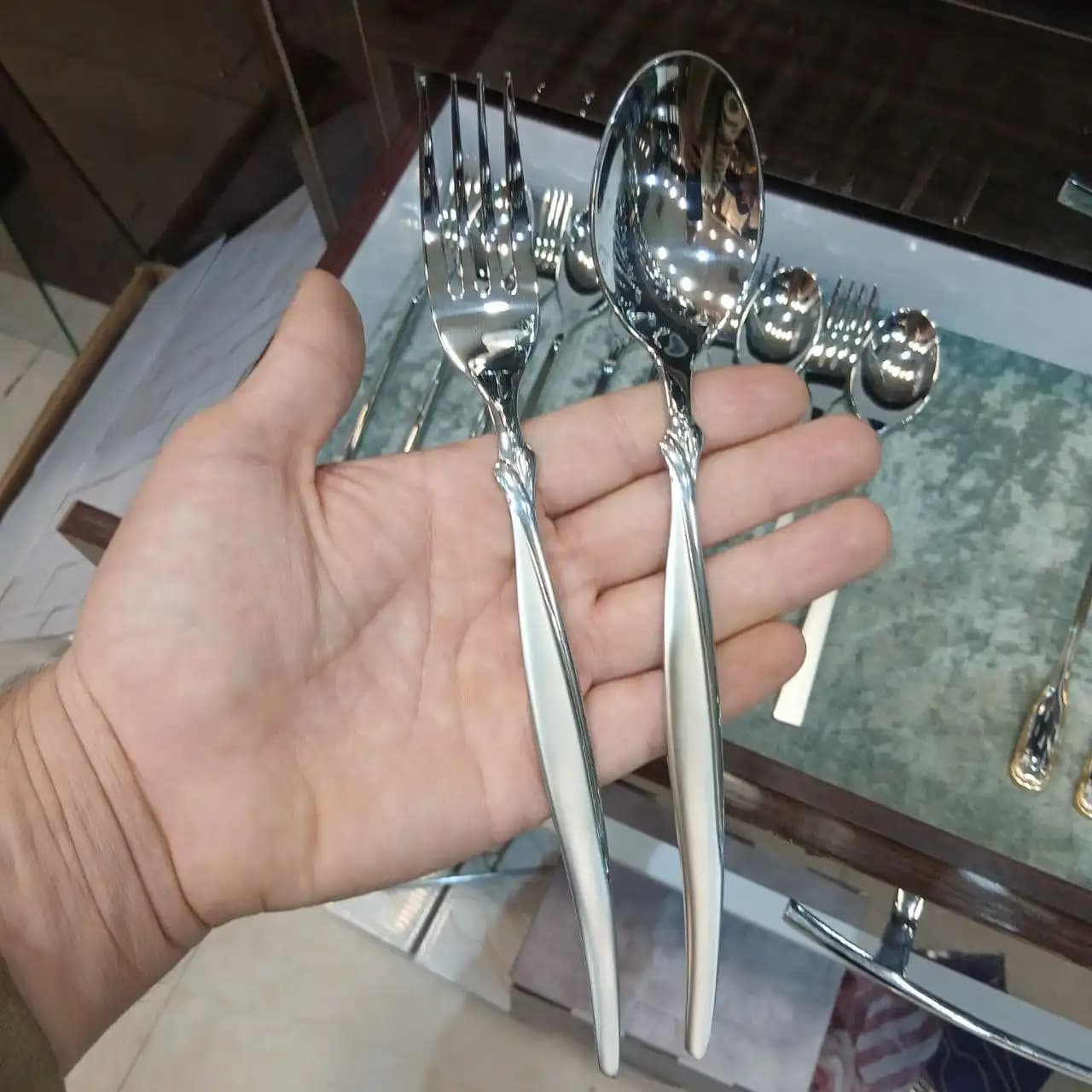 سرویس قاشق چنگال 18 نفره اس جی مدل 249s