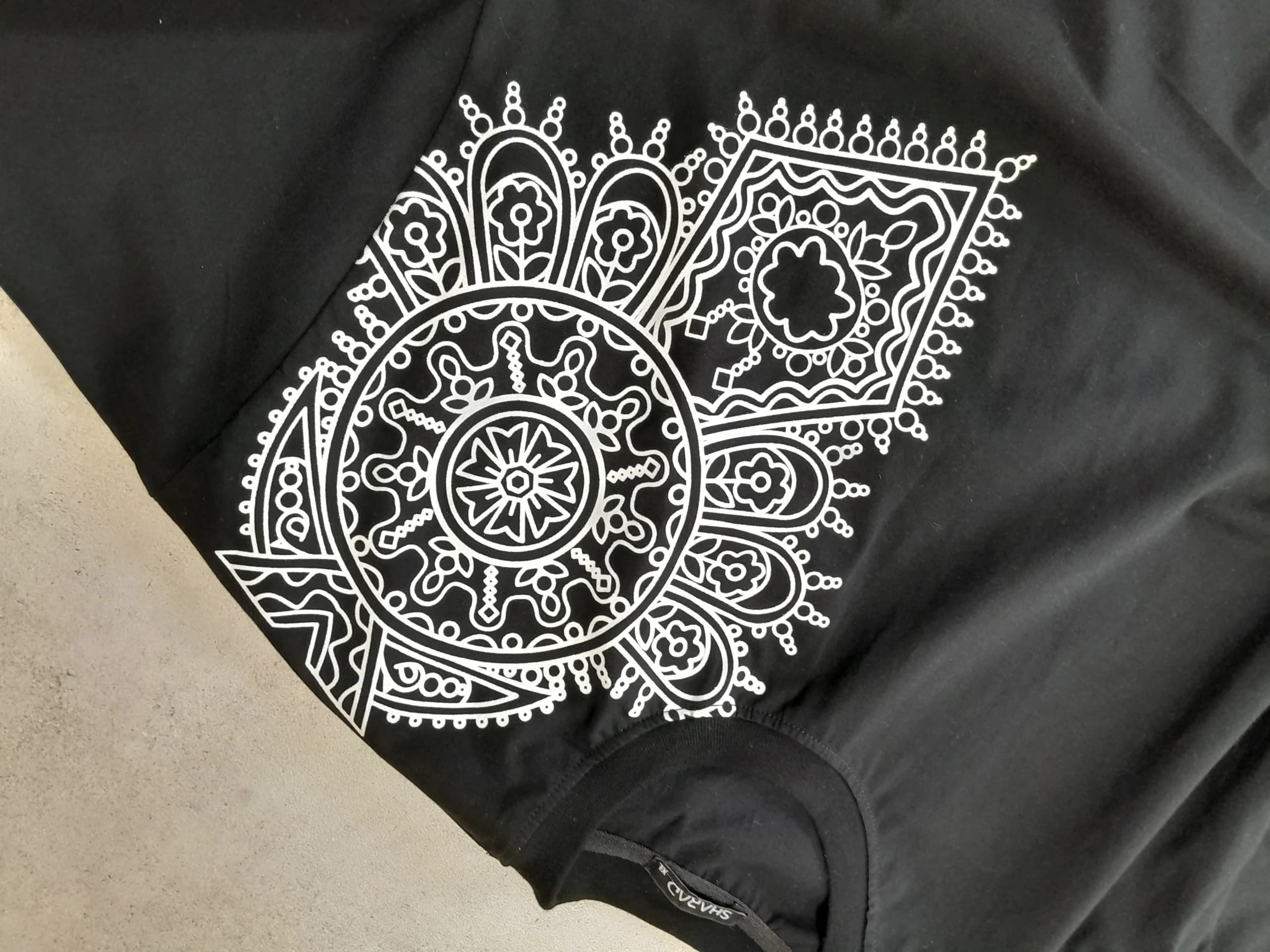 تی‌شرت مشکی لش-کد۱۹ — تصویر ۳