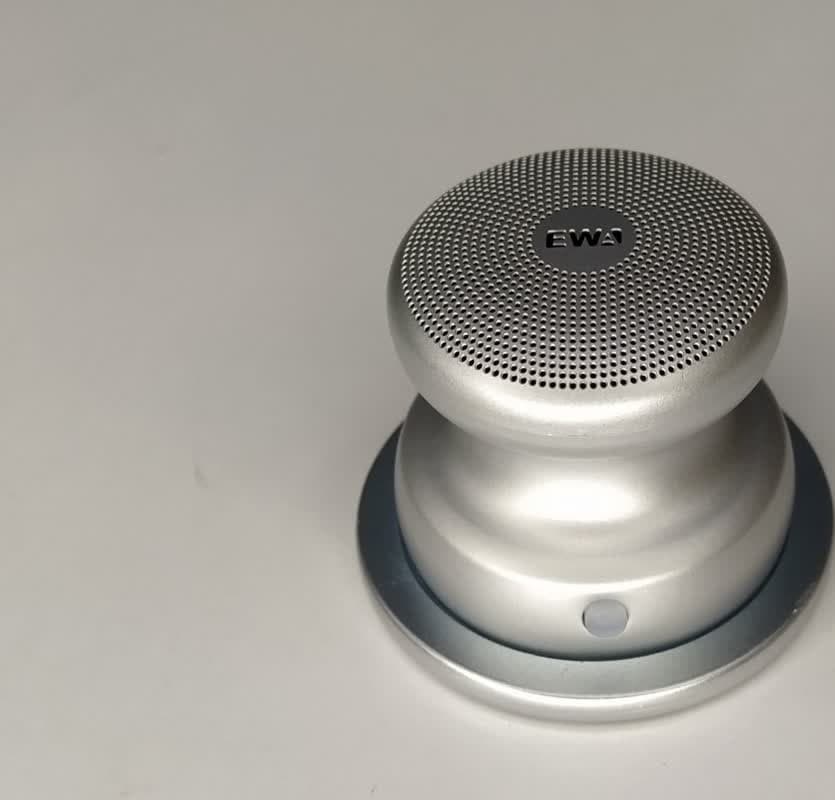 اسپیکر بلوتوثی آهنربایی ایوا مدل EWA A117 — تصویر ۱۱