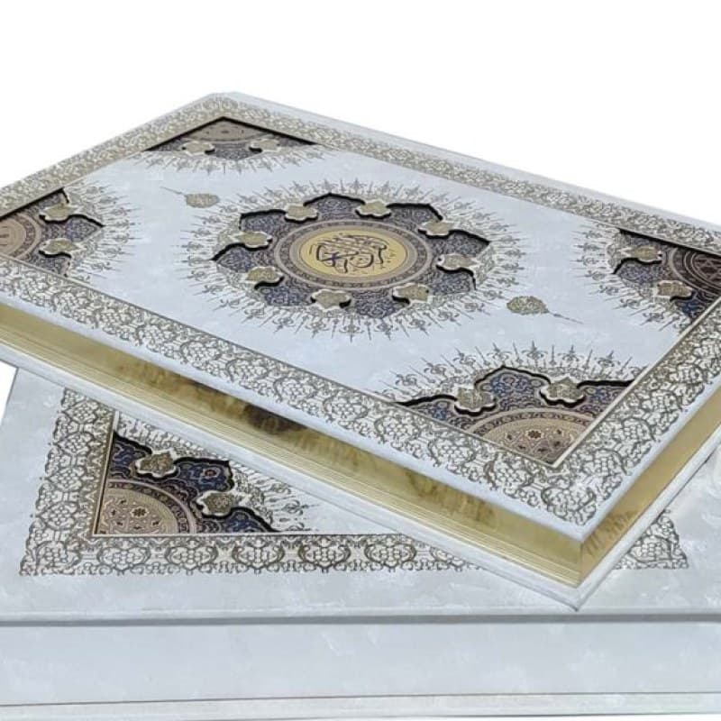 قرآن رحلی گالینگور سفید جعبه دار پلاک خورشیدی نفیس — تصویر ۵