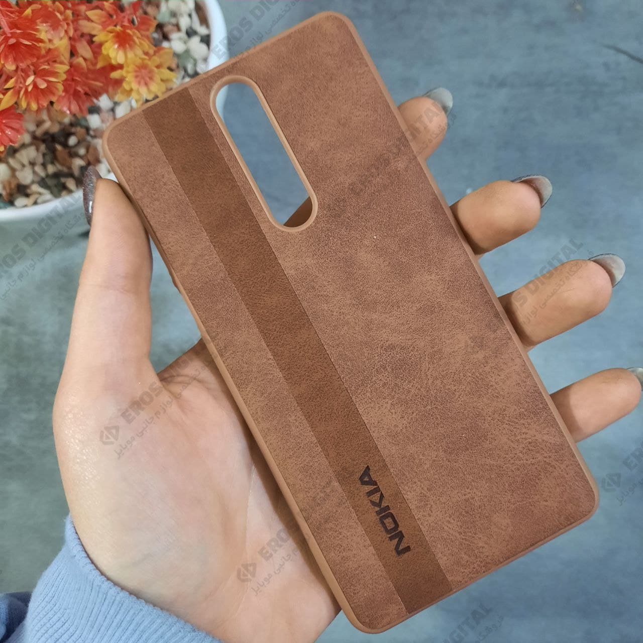قاب گوشی Nokia 8 مدل پشت چرم با لوگو — تصویر ۳