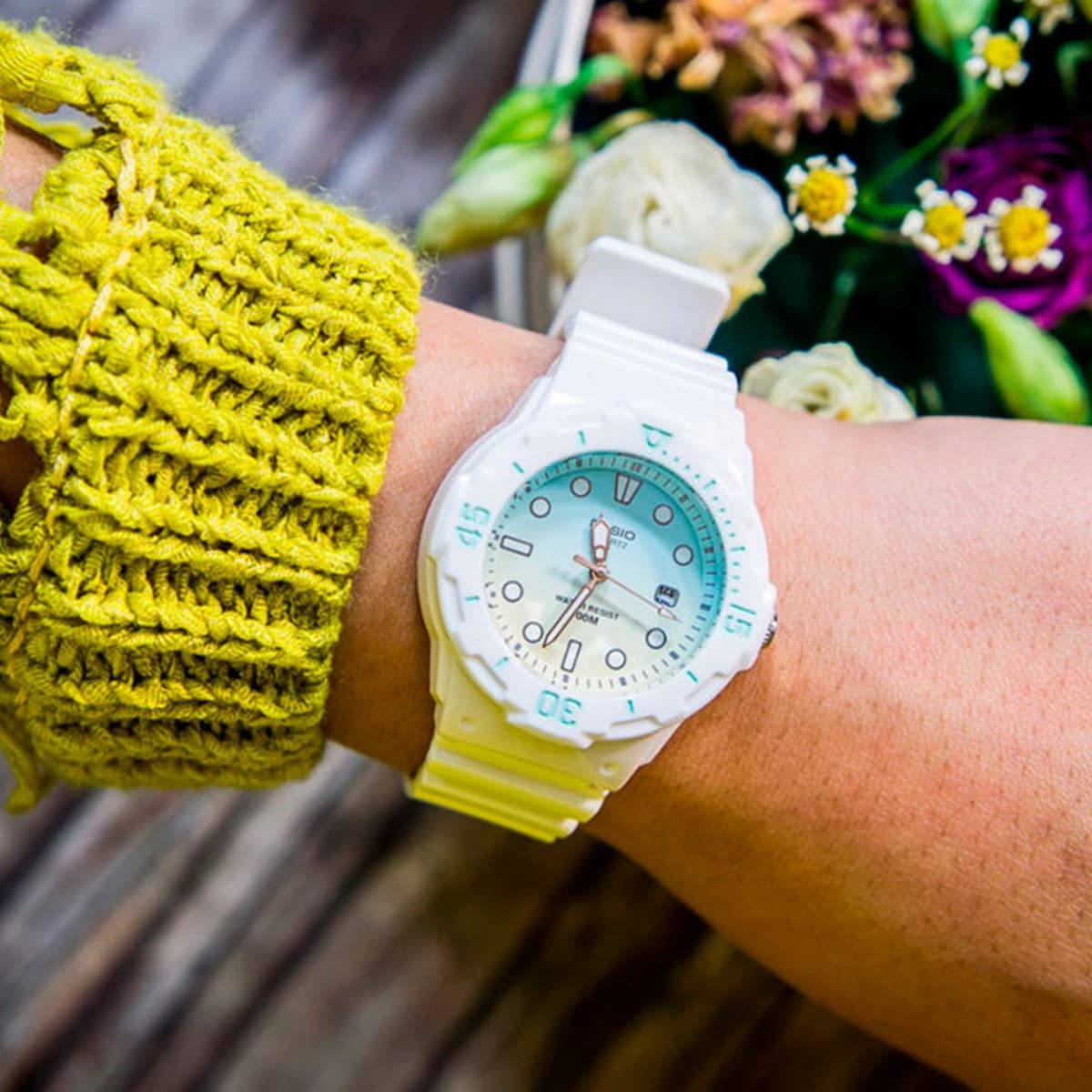 ساعت مچی زنانه کاسیو مدل Casio LRW-200H-2E2V — تصویر ۶