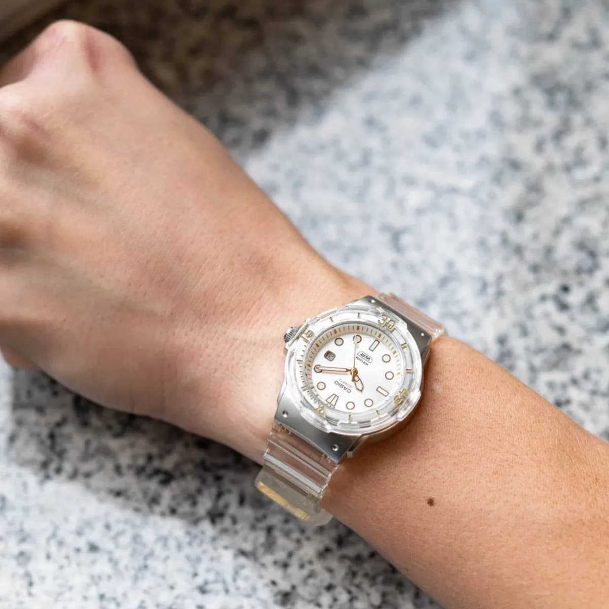 ساعت مچی زنانه کاسیو مدل Casio LRW-200HS-7EV — تصویر ۴