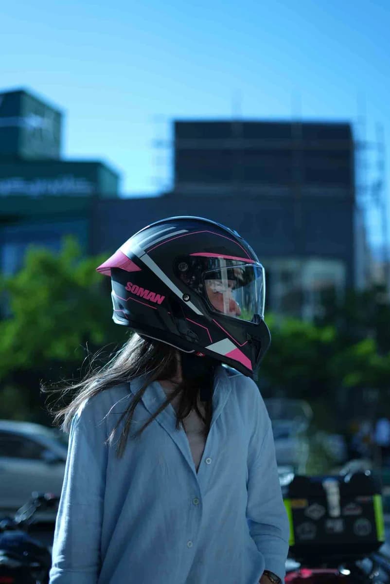 کلاه کاسکت فک ثابت سومان مدل H10 BLACK PINK — تصویر ۶
