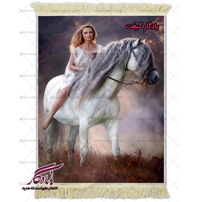 تابلو فرش ماشینی طرح دوشیزه و اسب در مه کد d58