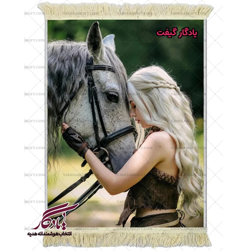 تابلو فرش ماشینی طرح دوشیزه روس و اسب کد d57 — تصویر ۲