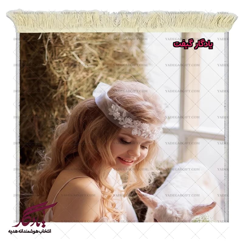 تابلو فرش ماشینی طرح دوشیزه و قندک کد d26 — تصویر ۳