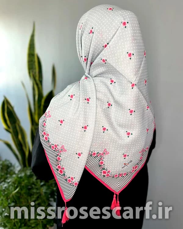 روسری قواره 120 طرح Noora — تصویر ۳