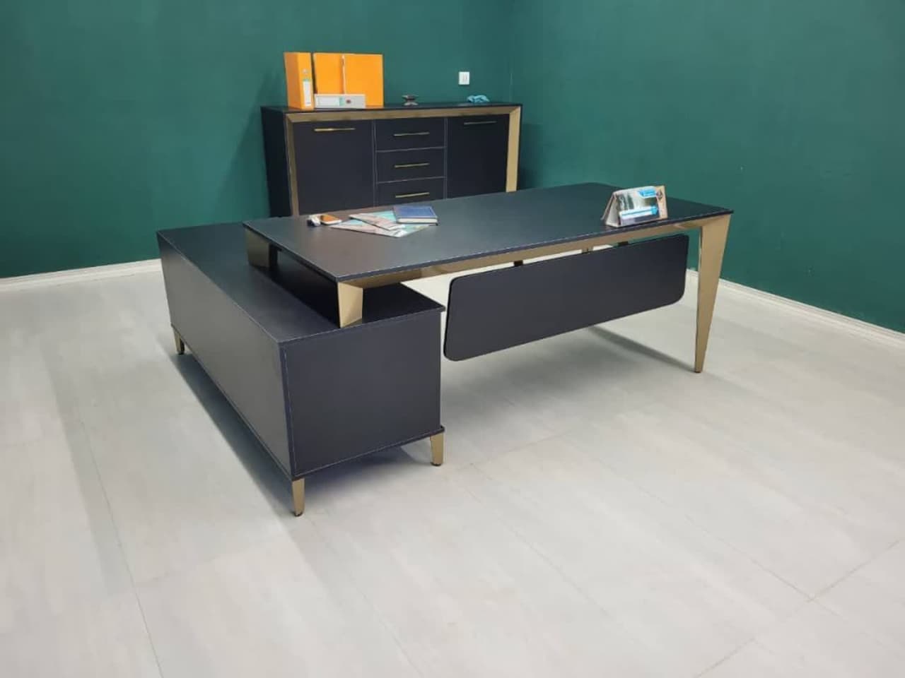 میز مدیریت ایپک مدل اطلس — تصویر ۲