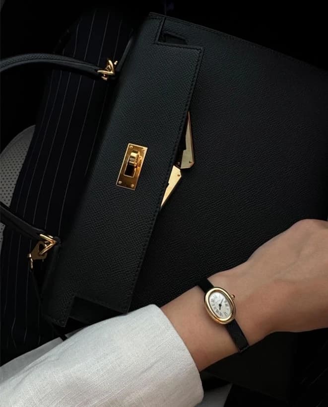ساعت مچی کارتیر مینی بگنوار بنگل | Cartier Mini Baignoire Bangle | طلایی-مشکی صفحه سفید رپلیکا ایتالیا