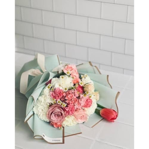 دسته گل خاص به مناسبت 13 آبان 9736
