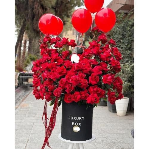 سبد و دسته گل بزرگ و لوکس برای تبریک به مناسبت شب یلدا 9715 — تصویر ۲