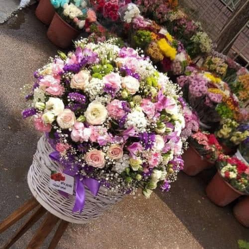 سبد و دسته گل بزرگ و لوکس برای تبریک به مناسبت ازدواج 9523 — تصویر ۲