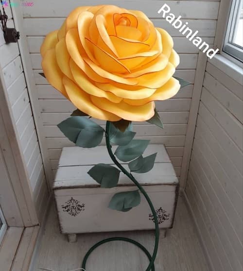 گل یک شاخه پایه گرد چراغدار