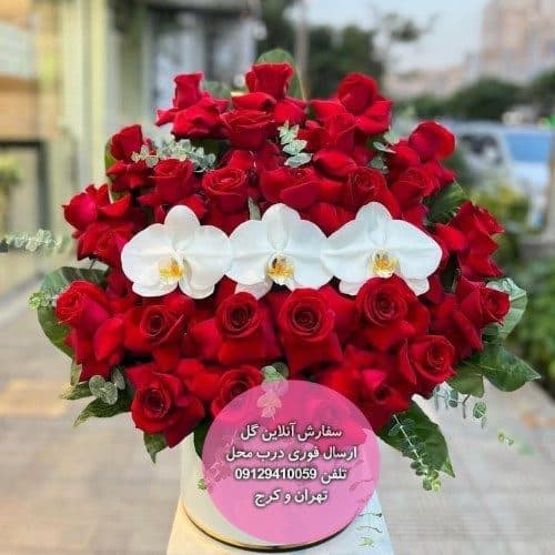 سفارش گل همراه با کیک تولد سفید آبی پسرانه