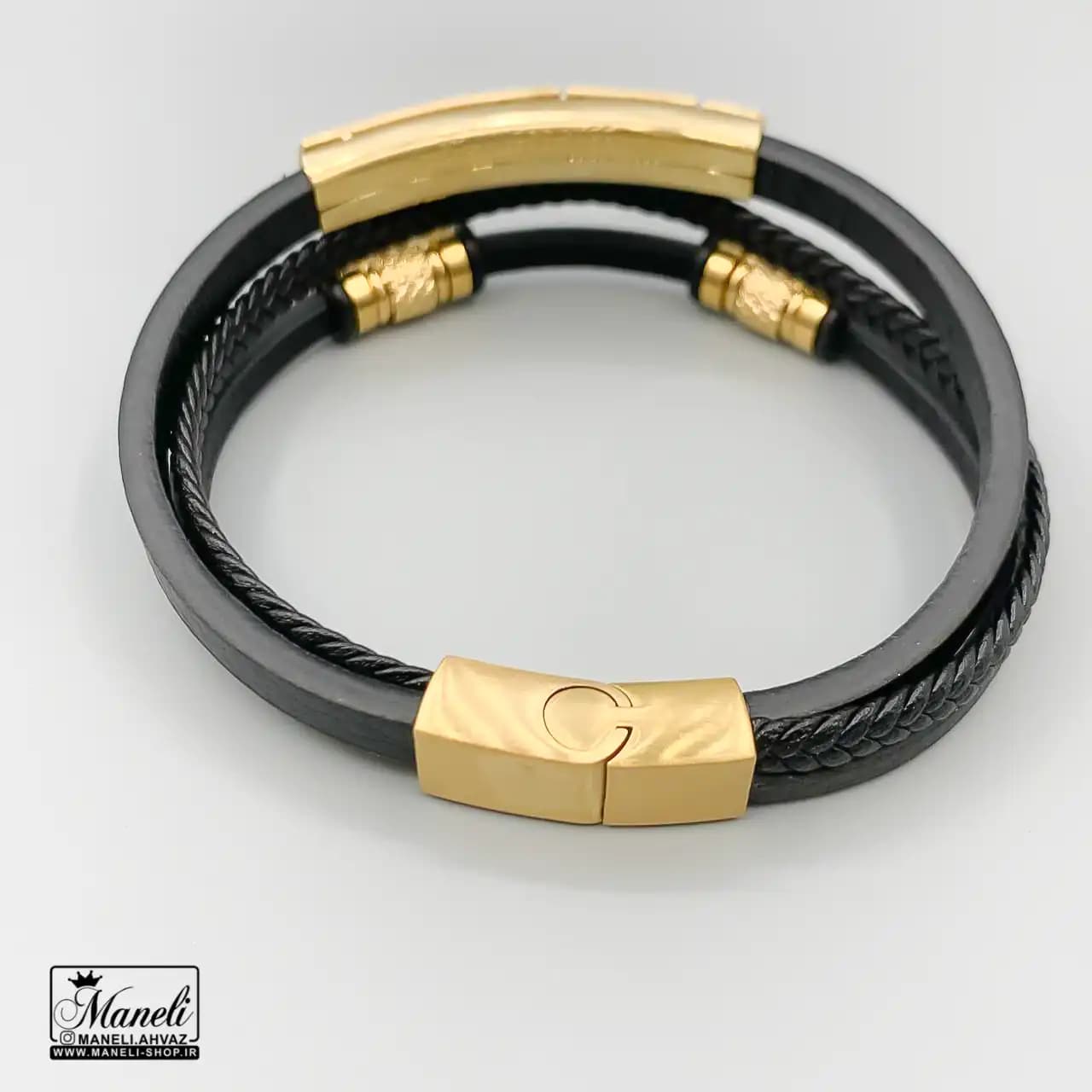دستبند چرم پلاک دار سه ردیفه با نماد cartier طلایی 14040843 — تصویر ۳