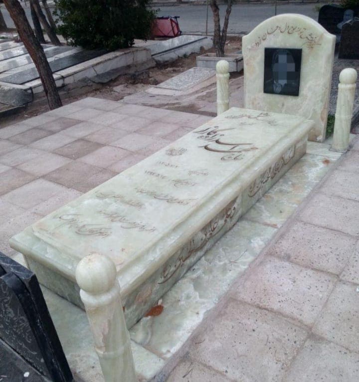 سنگ قبرمرمرسبز — تصویر ۲
