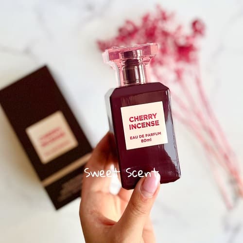 عطر ادکلن هاردباکس تام فورد چری اینسنس فرگرانس ورد رایحه ادکلن تام فورد چری اسموک | TOM FORD Cherry Smoke (Cherry Incense) حجم 80 میل (شرکتی) — تصویر ۳