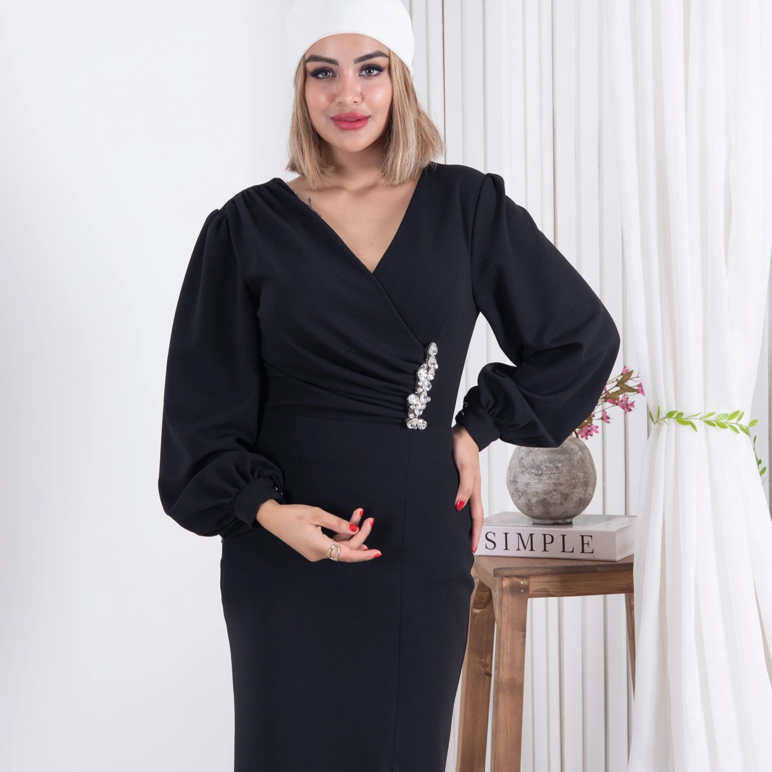 پیراهن دالقیچ چپ و راستی سنگدوزی LIAN — تصویر ۳