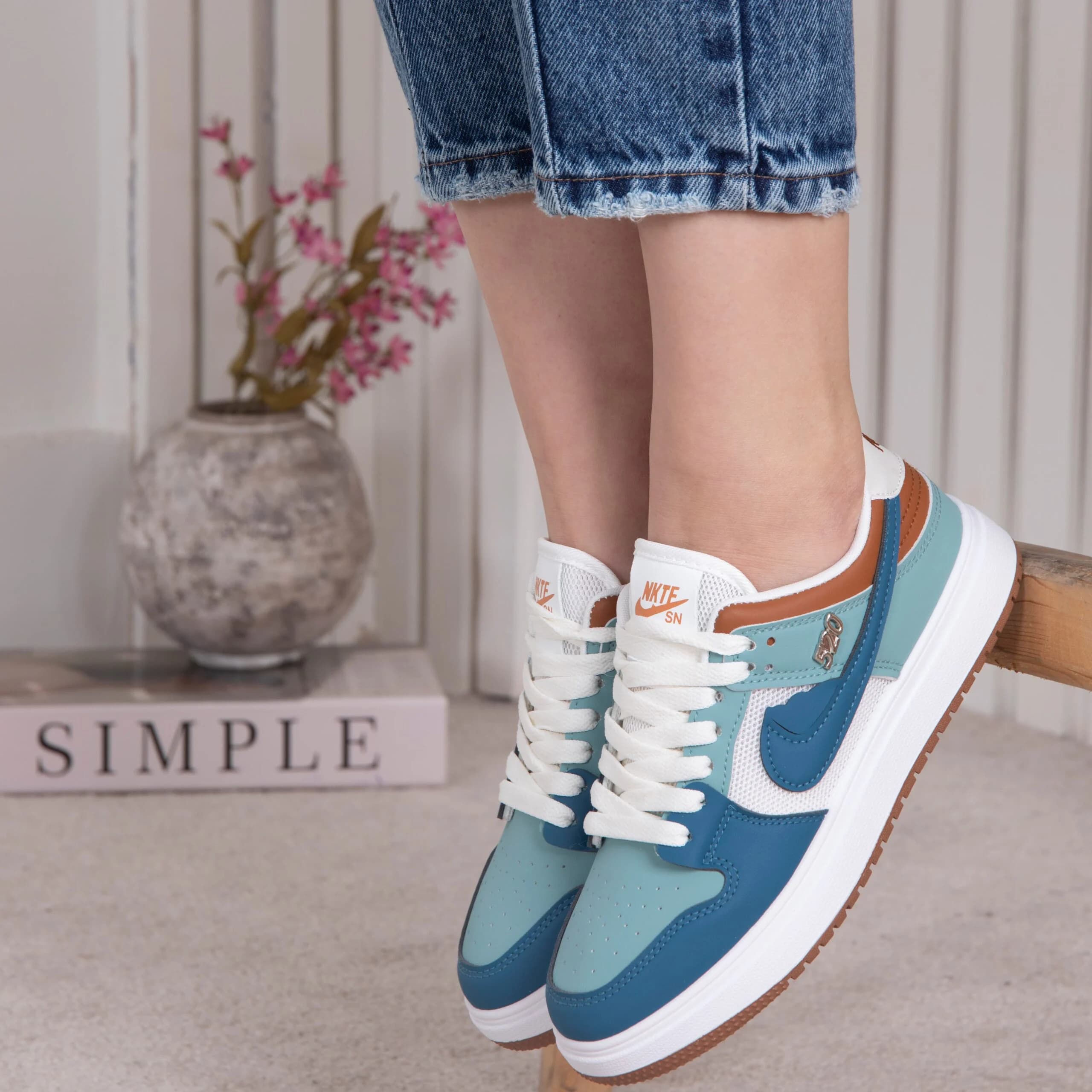 کتونی دخترونه وارداتی جردن NIKE/12449