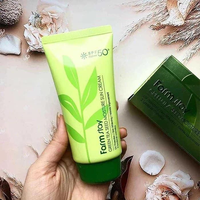 کرم ضد آفتاب بدون رنگ فارم استی SPF 50 مدل چای سبز ‌مناسب پوست‌های چرب و مختلط حجم 70 میلی‌لیتر — تصویر ۴
