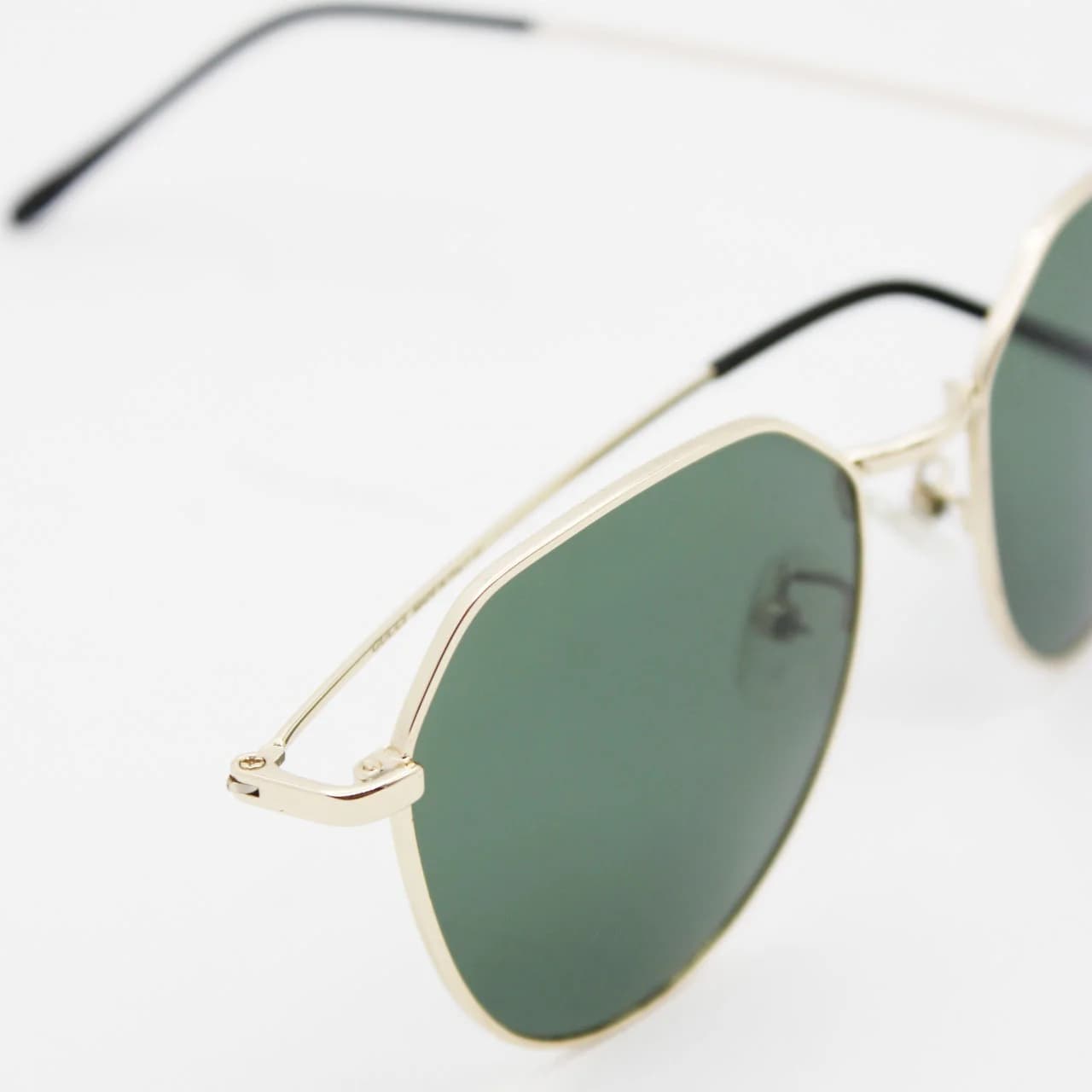 عینک آفتابی گوچی (Gucci) مدل 1908 — تصویر ۷