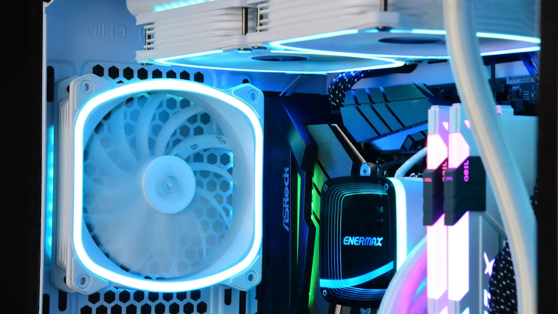 فن کیس کامپیوتر برند ENERMAX مدل SquA RGBf – استوک — تصویر ۴