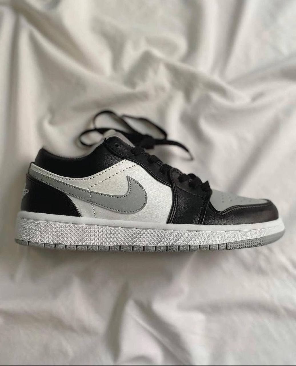 نایک ایر جردن وان بدون ساق دخترانه Nike air Jordan 1 Low wolf — تصویر ۳