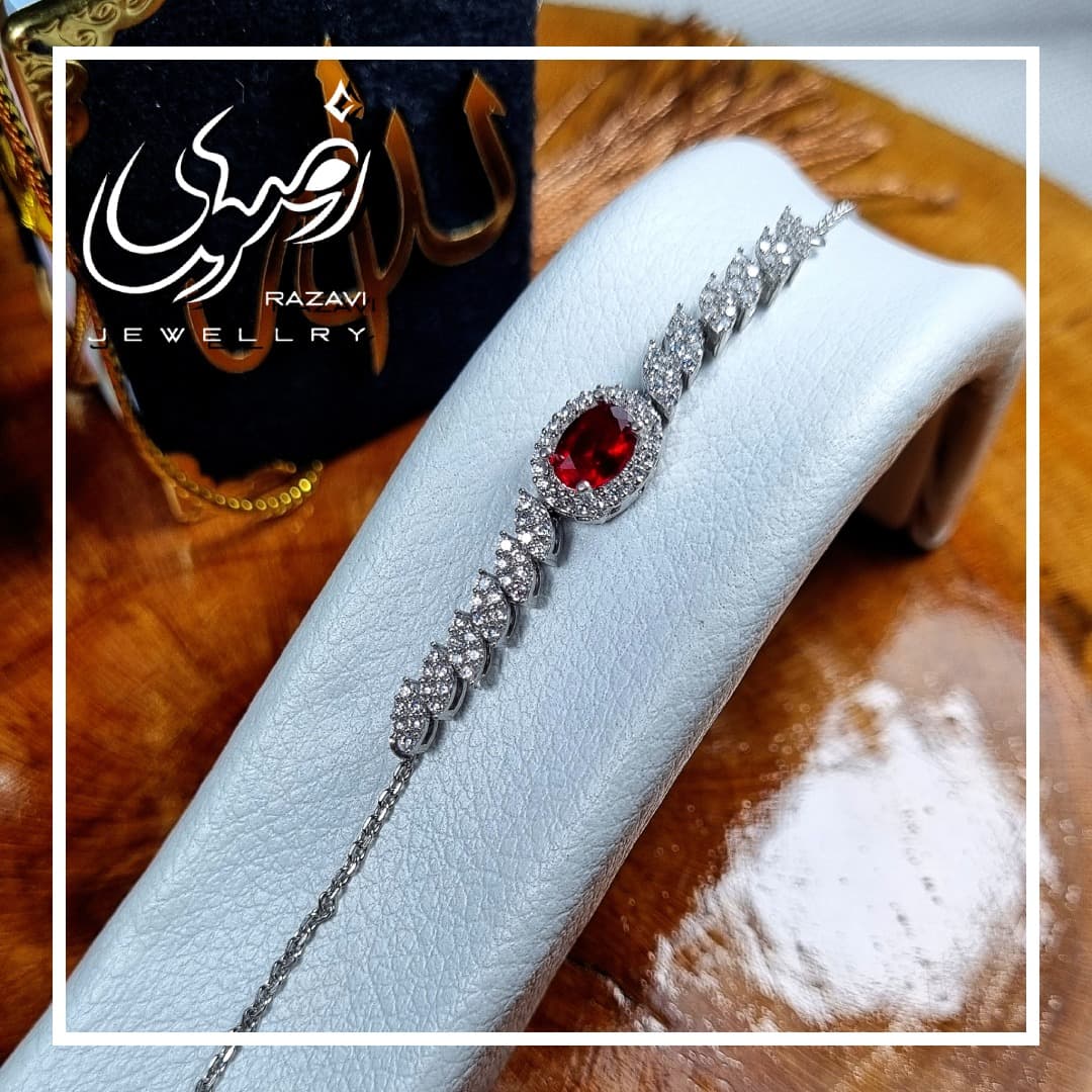 دستبند نقره زنانه یاقوت سرخ طرح گلبرگ — تصویر ۵
